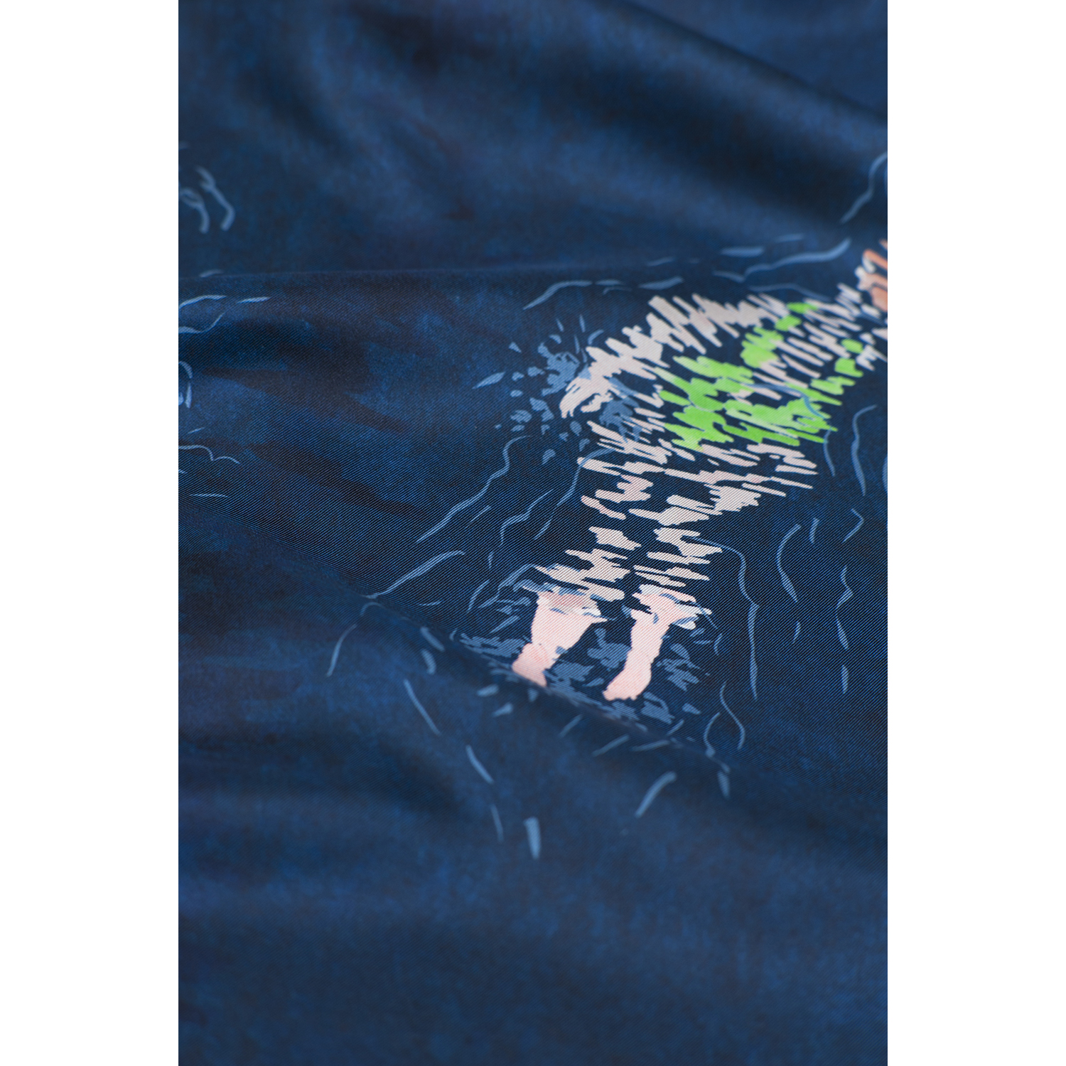 détail foulard en soie motif nageuses eau couleur ardoise