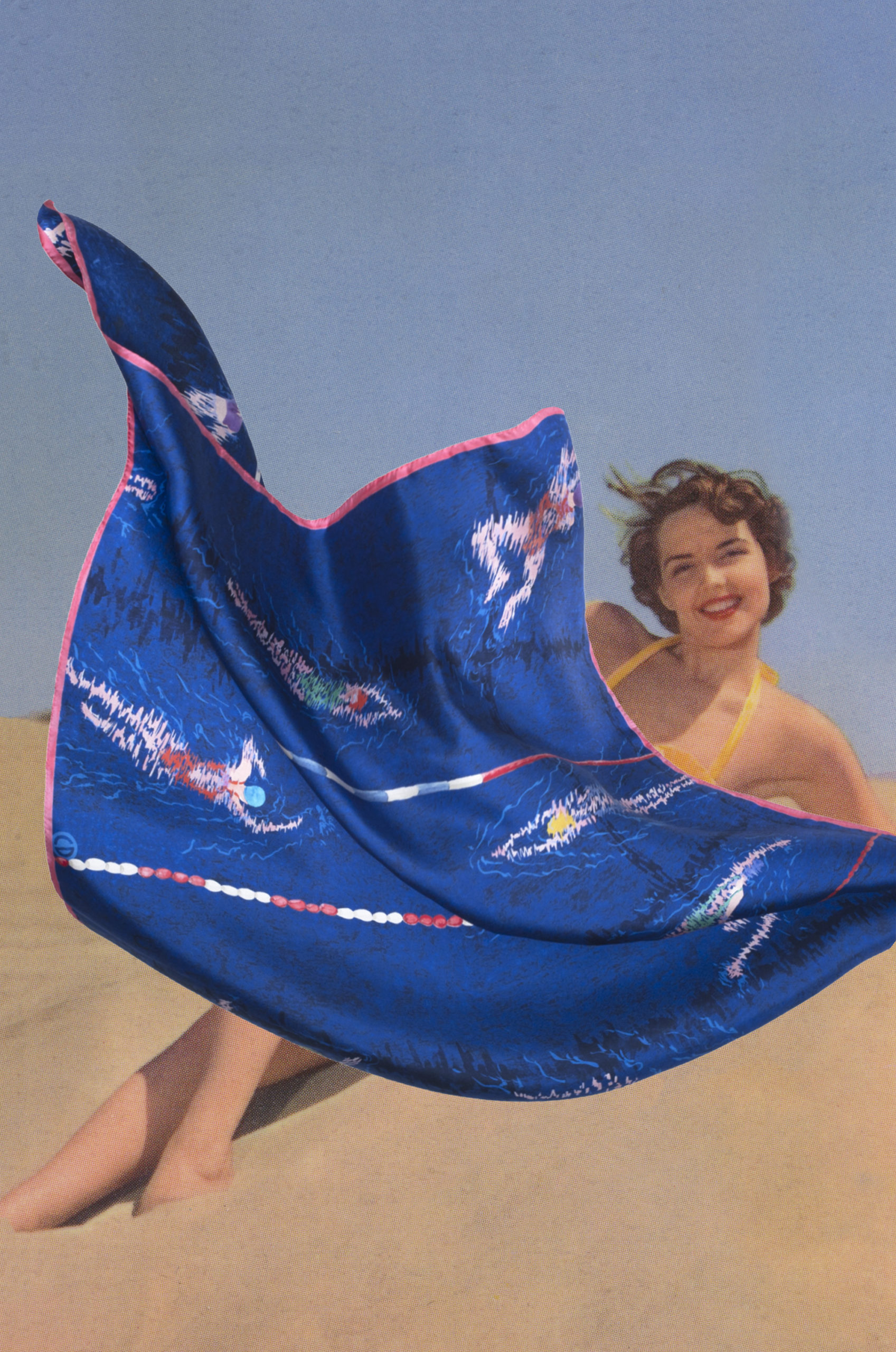 Photomontage d'une pin up années 50 avec un foulard bleu