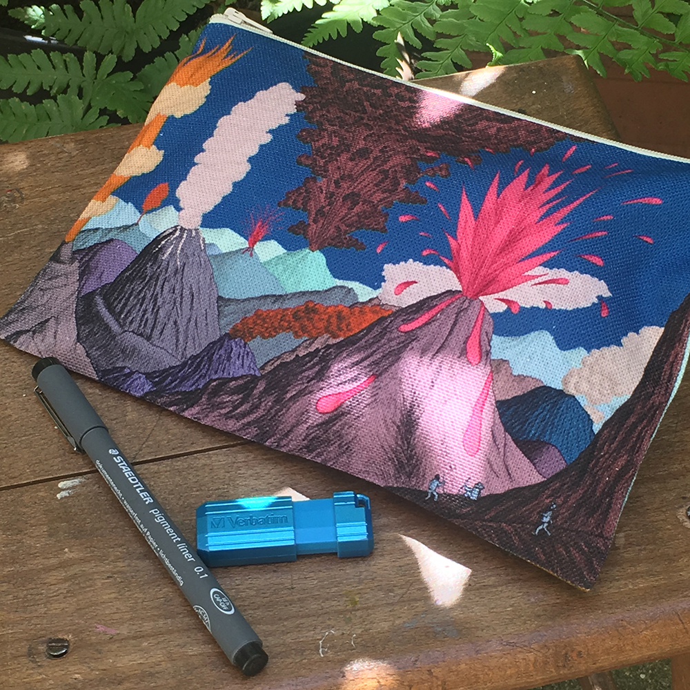 Pochette à zip bleue, motif volcans, avec crayon et clé USB, tâches de soleil