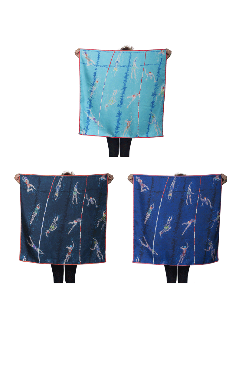 trois foulards en soie collection Nageuses de Céline Dominiak