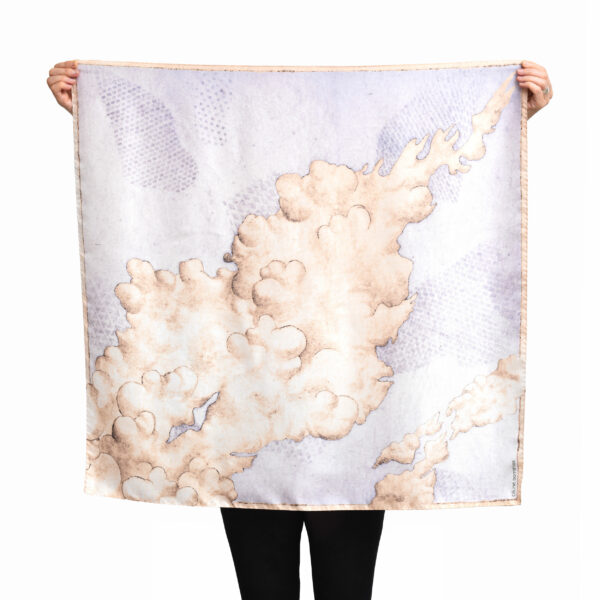 Foulard en soie entier beige rosé et parme clair avec dessin de nuage