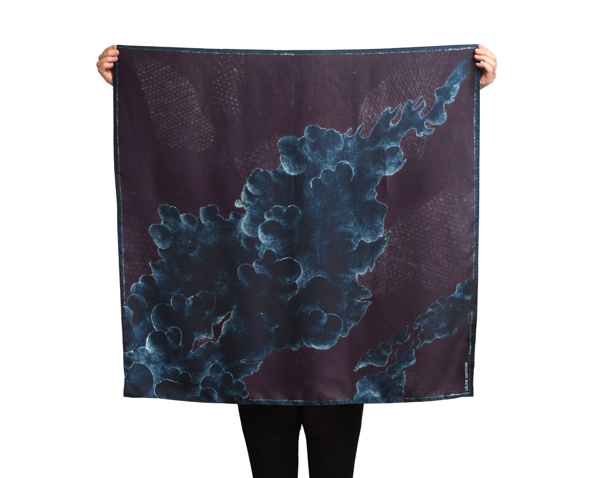 Foulard en soie entier au dessin de nuage noir - design Céline Dominiak